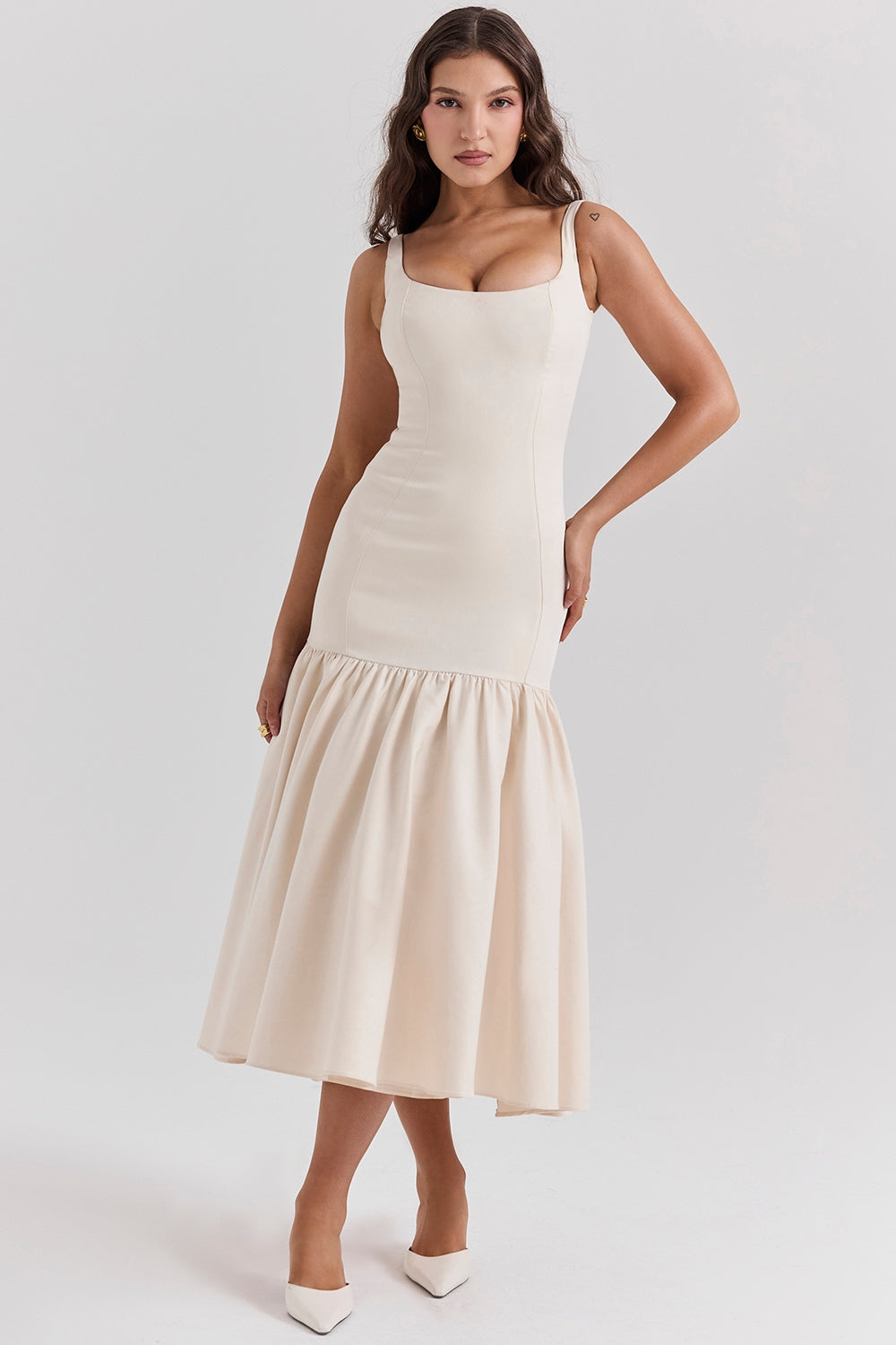 Vestido de Festa Midi Estruturado com Corpete Justo e Saia Balonê Escultural – Mel