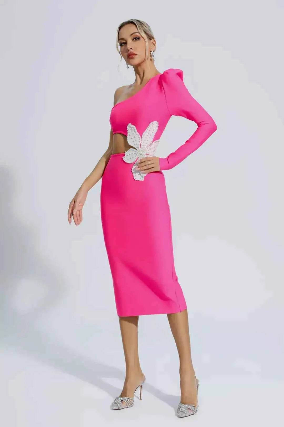 Vestido de Festa Midi com Recorte na Cintura, Um Ombro e Flor Aplicada – Zalinora