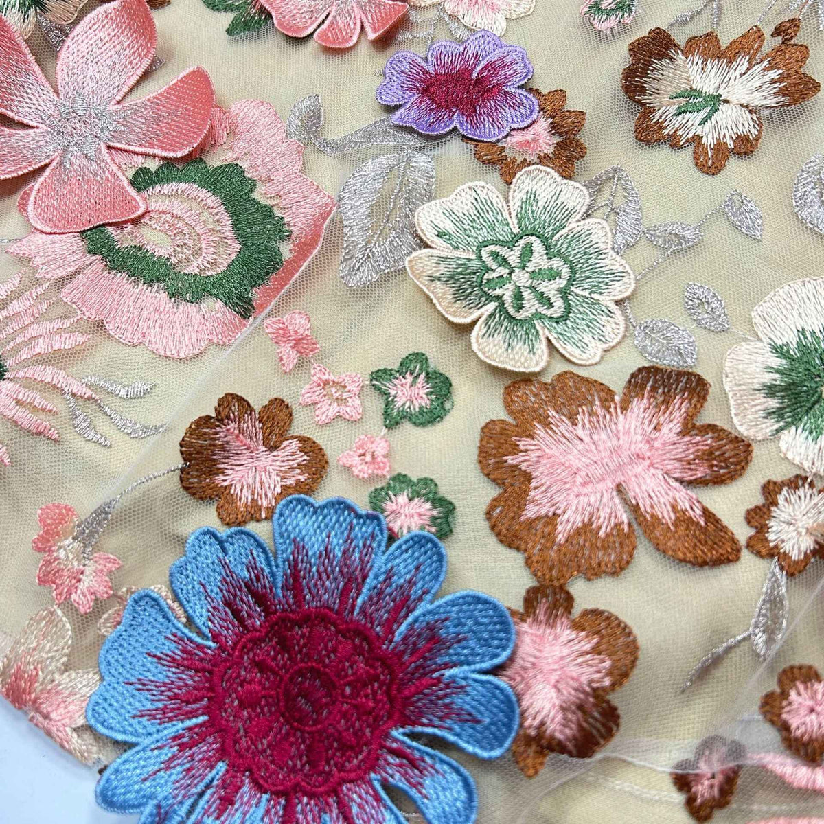 Vestido de Festa Curto Tomara que Caia de Tule com Bordado de Flores 3D – Melinora