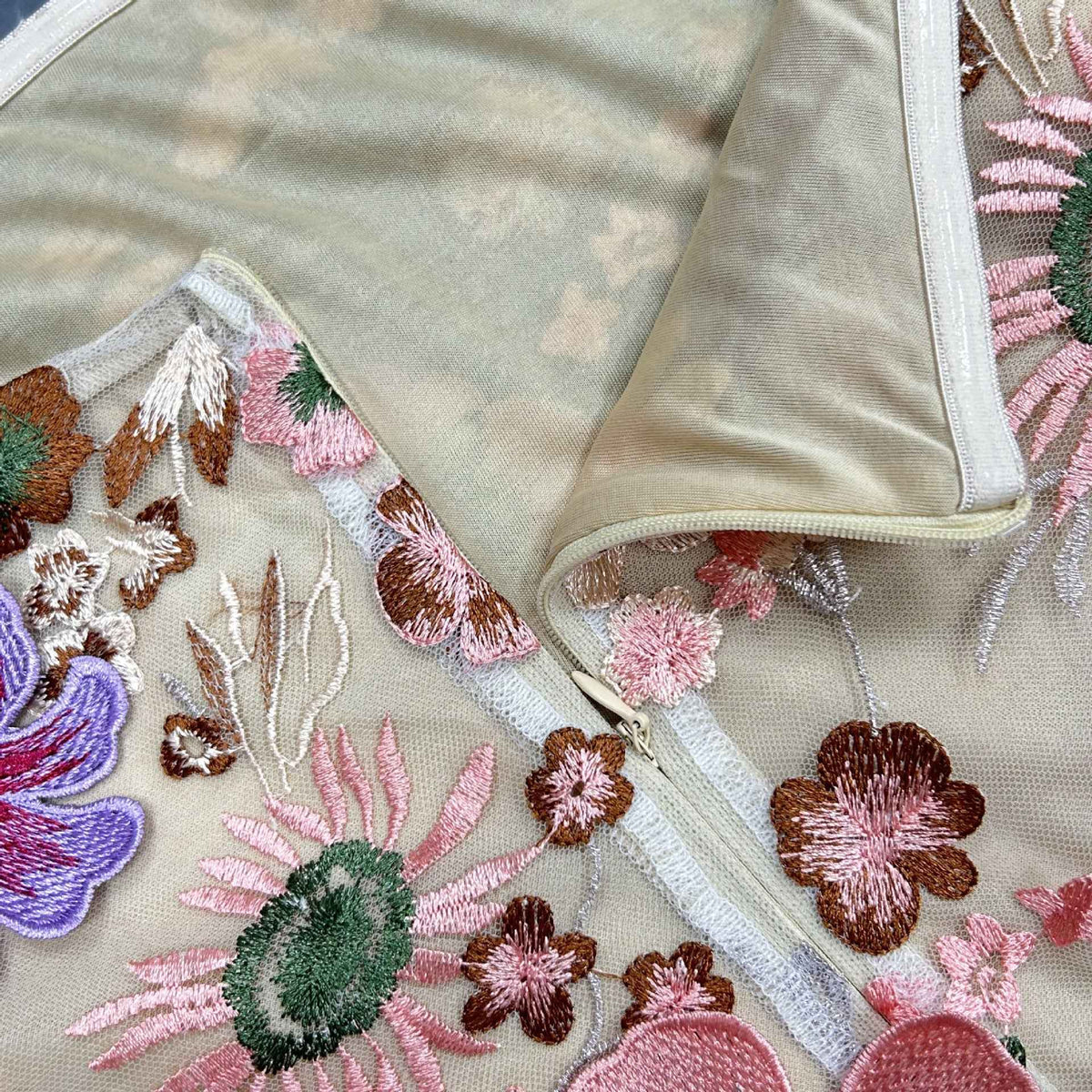 Vestido de Festa Curto Tomara que Caia de Tule com Bordado de Flores 3D – Melinora