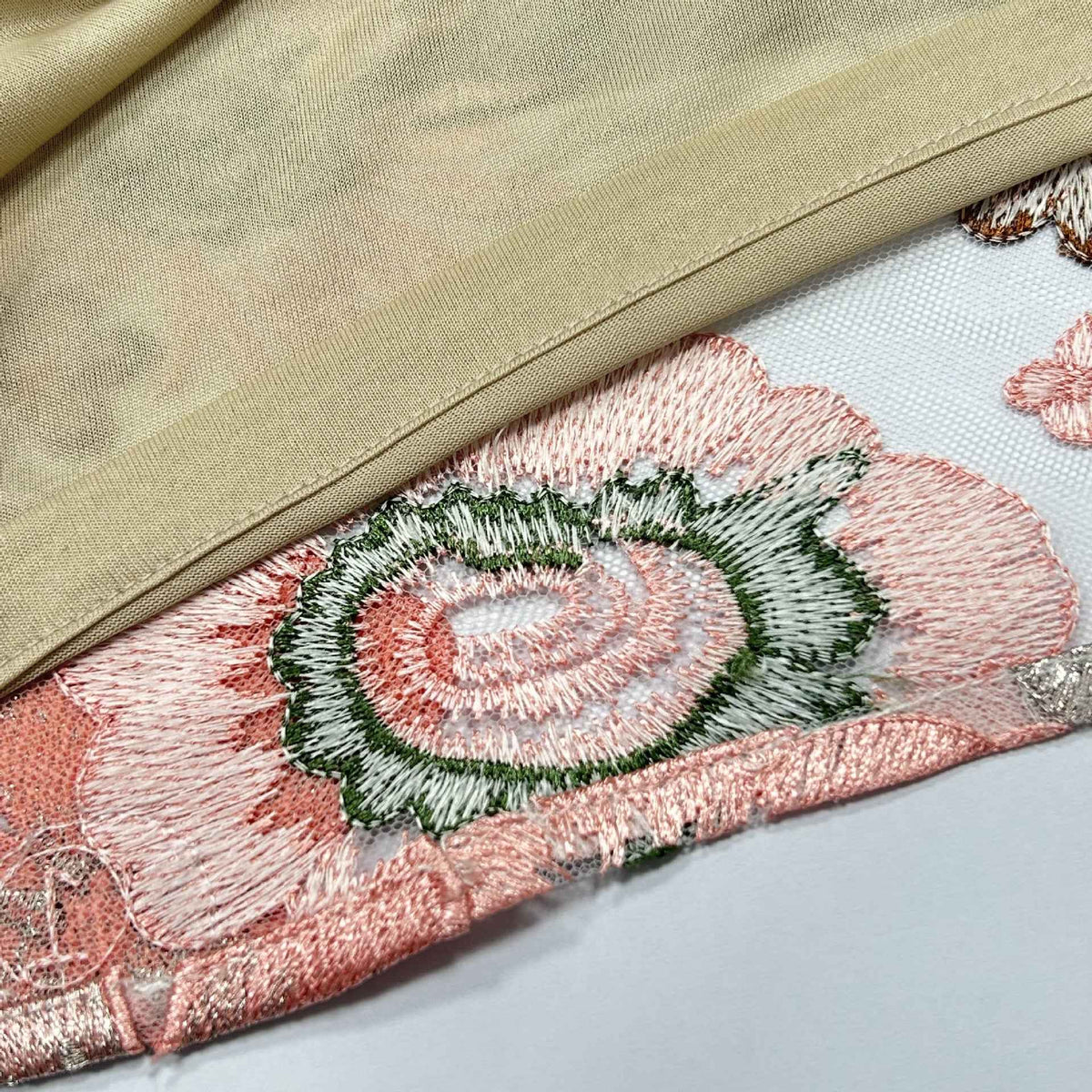 Vestido de Festa Curto Tomara que Caia de Tule com Bordado de Flores 3D – Melinora