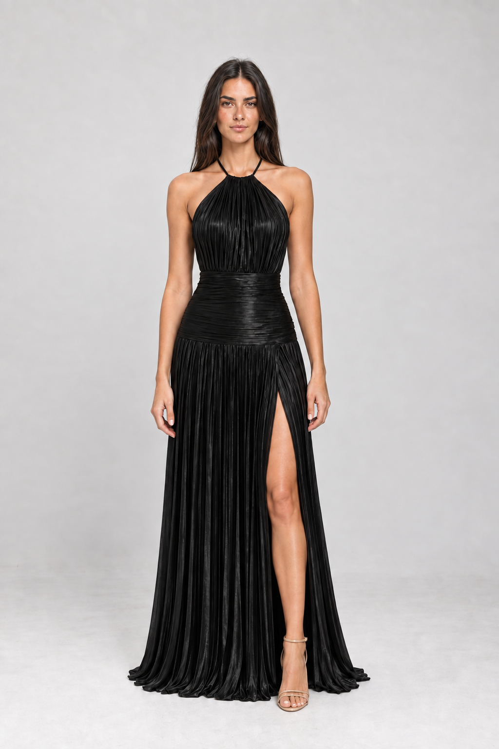 Vestido de Festa Longo Plissado Metalizado com Fenda e Decote Frente Única – Arilina
