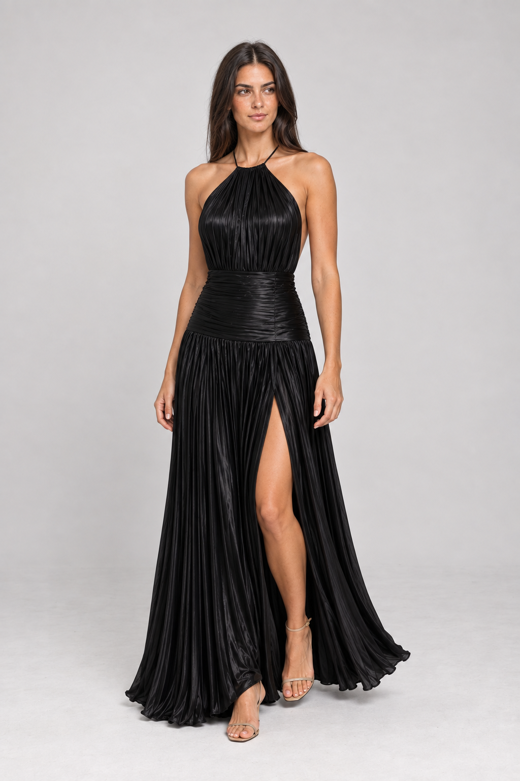 Vestido de Festa Longo Plissado Metalizado com Fenda e Decote Frente Única – Arilina