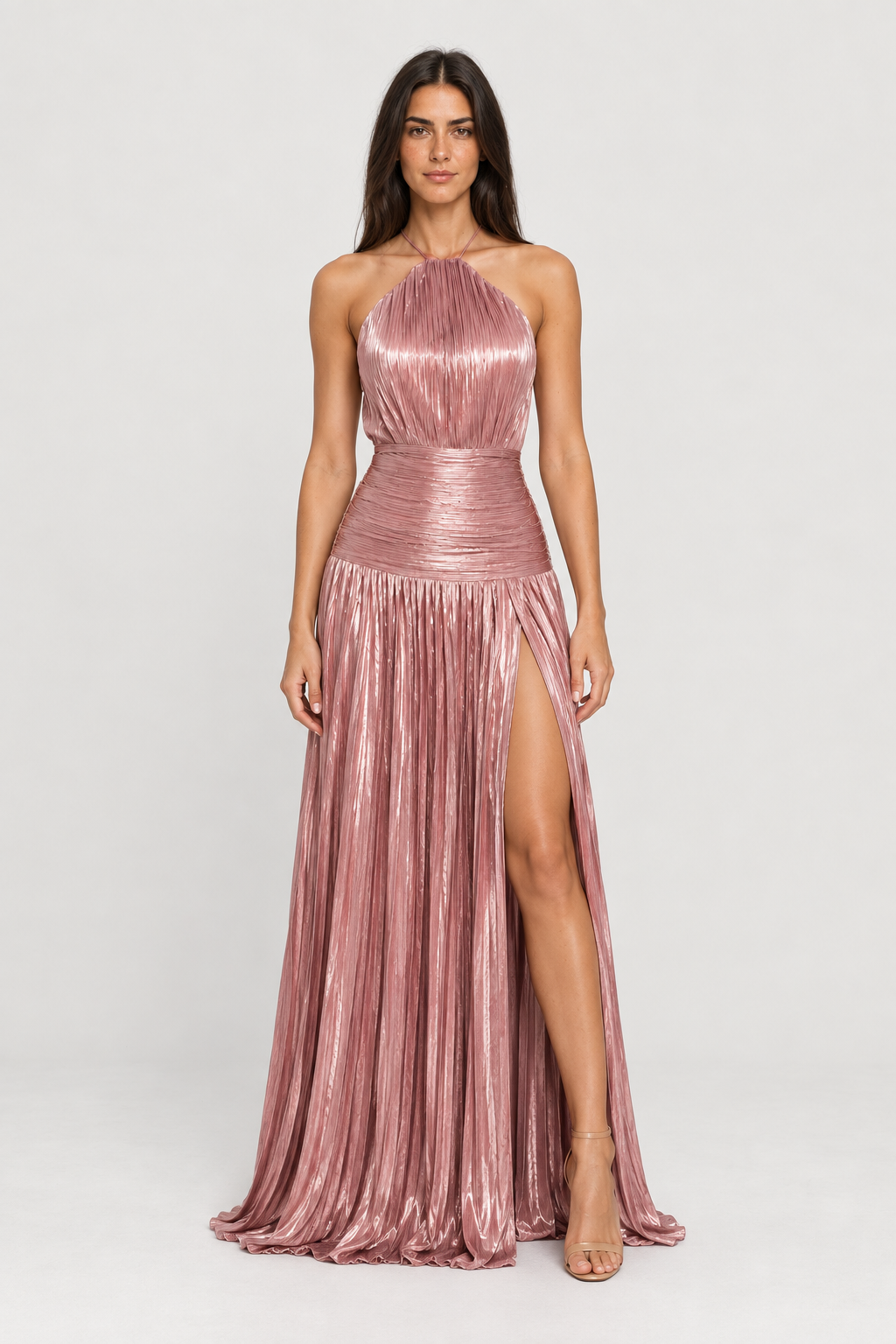 Vestido de Festa Longo Plissado Metalizado com Fenda e Decote Frente Única – Arilina