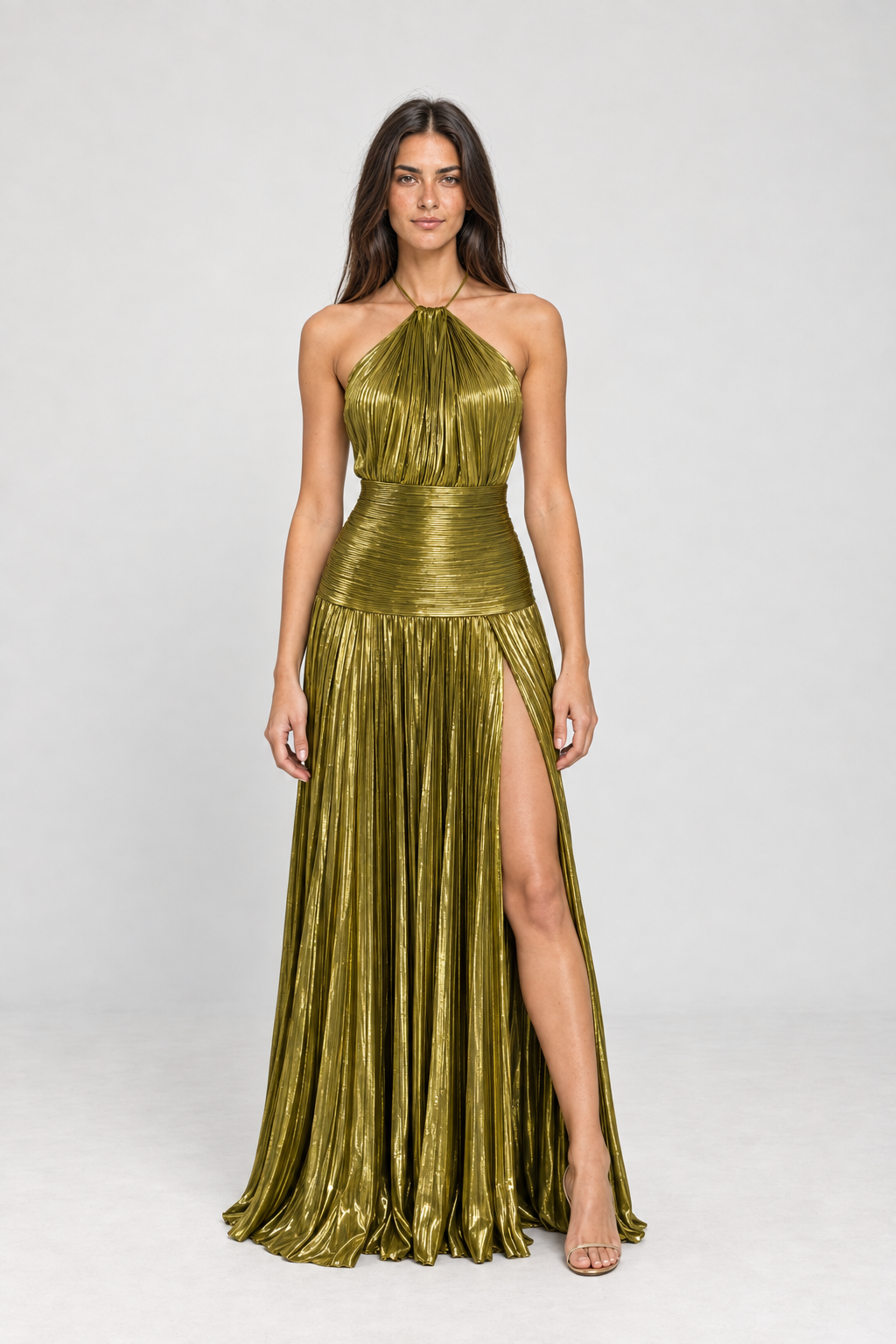 Vestido de Festa Longo Plissado Metalizado com Fenda e Decote Frente Única – Arilina