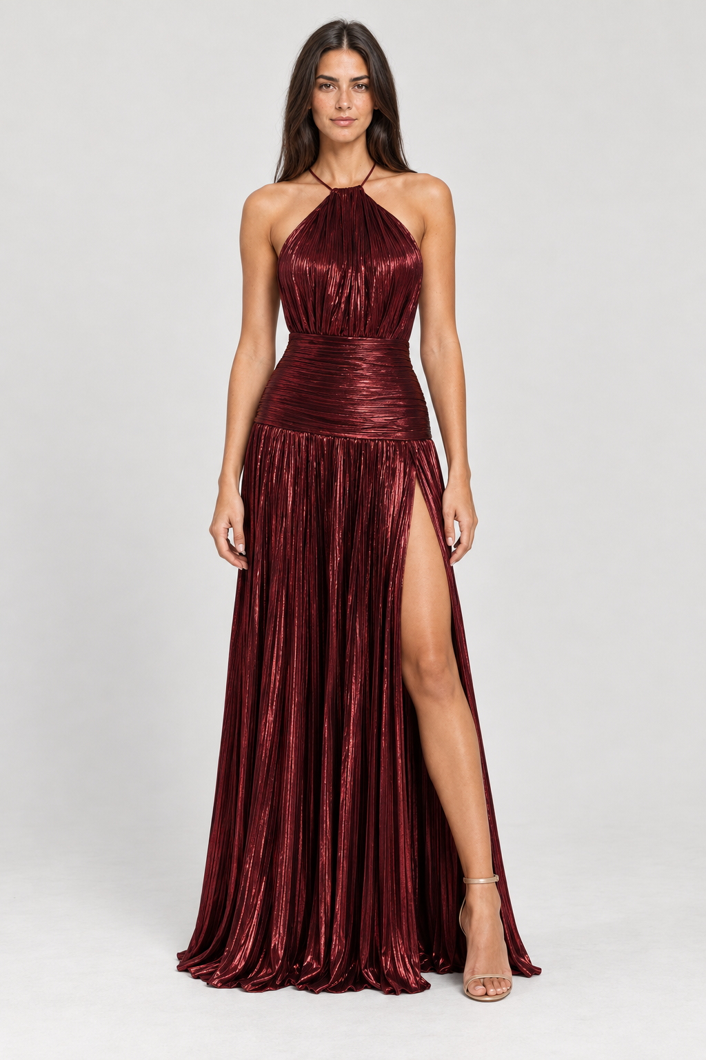 Vestido de Festa Longo Plissado Metalizado com Fenda e Decote Frente Única – Arilina