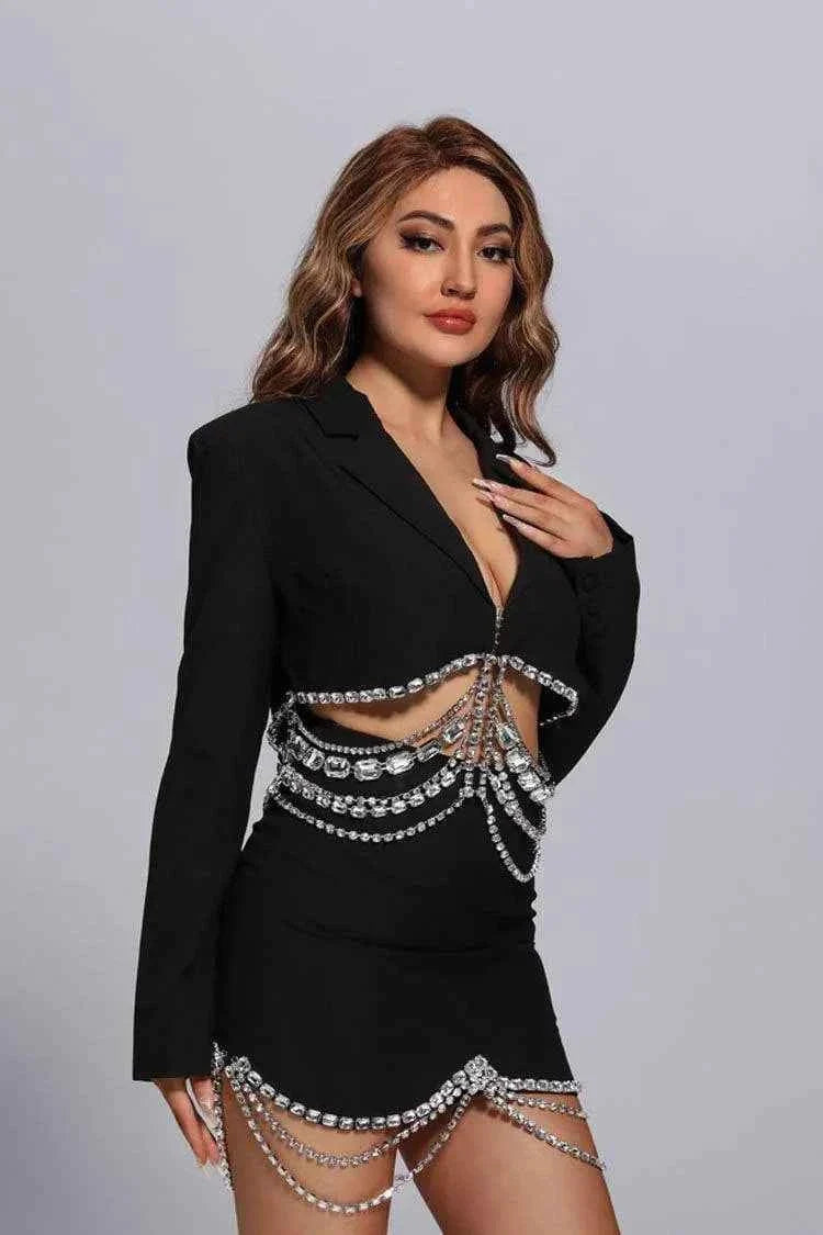 Conjunto Feminino de Blazer e Saia com Recortes e Correntes de Cristal – Belarina