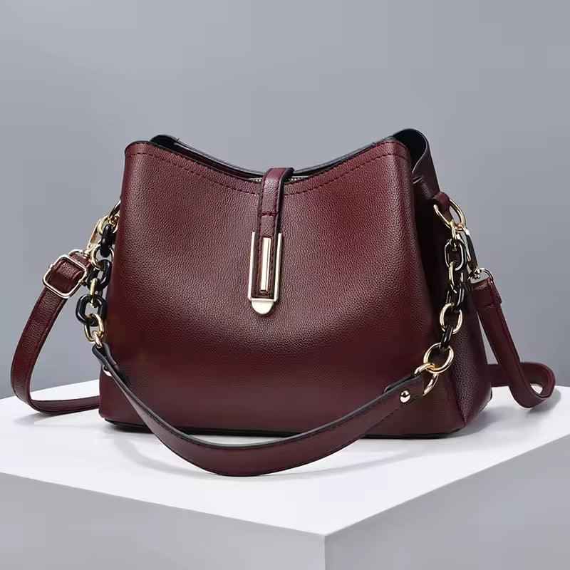 Bolsa Saco Feminina Estruturada em Couro PU com Alça de Corrente – Alelia