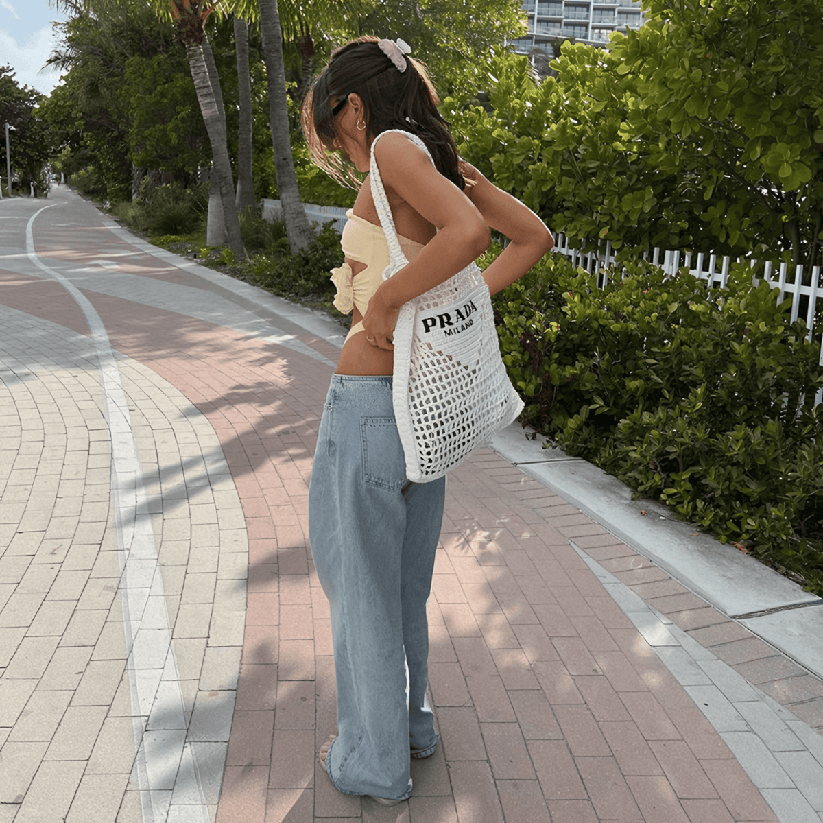 Maiô Off White com Recortes e Flores 3D – Calirisa