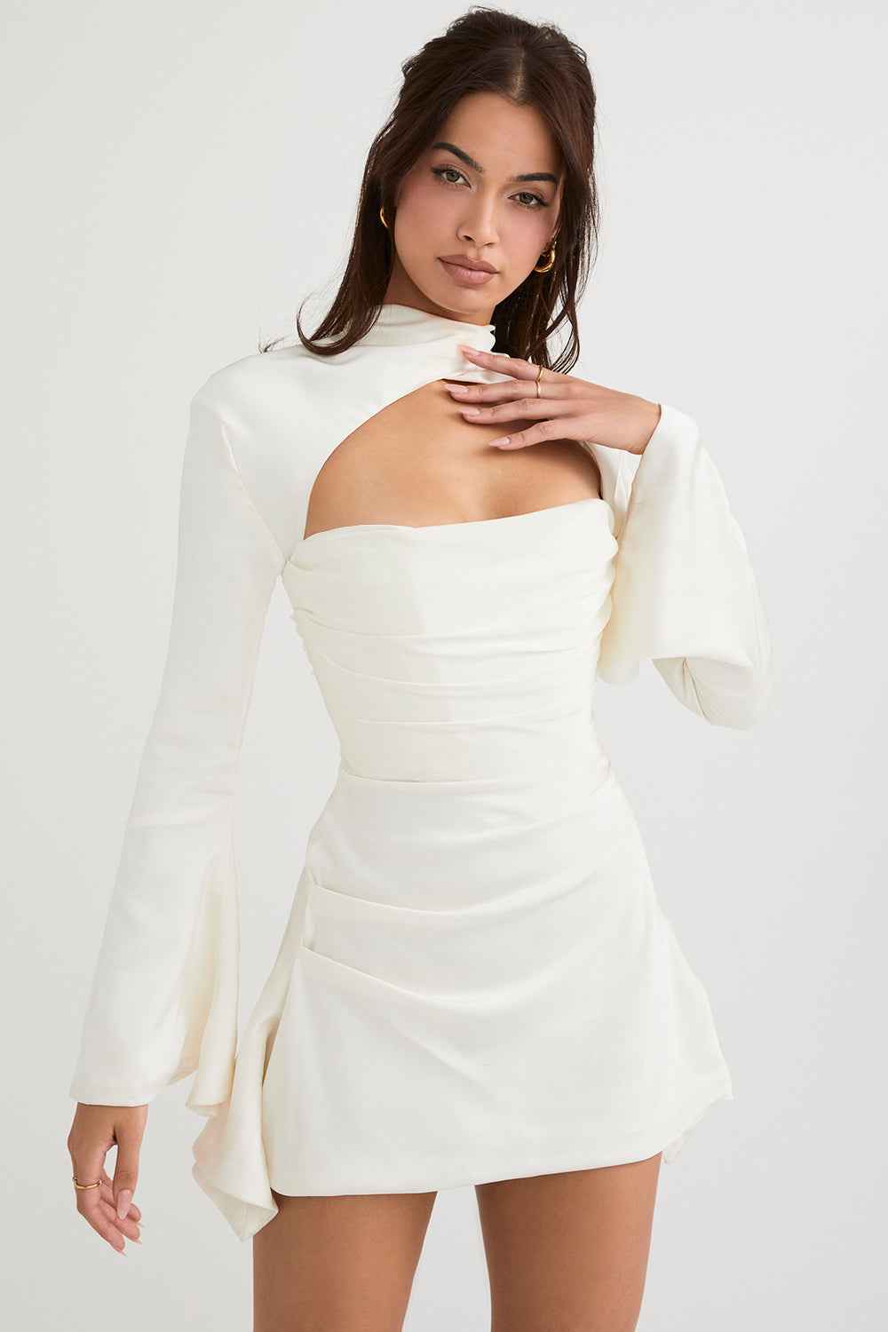 Vestido Curto Preto com Manga Longa e Recorte Frontal Feminino – Lumirina