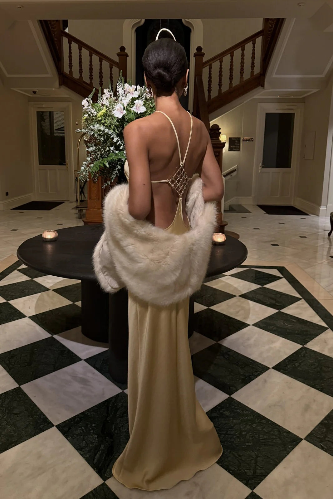 Vestido Longo de Festa Acetinado com Costas Nuas e Alças de Cristais – Fabiana