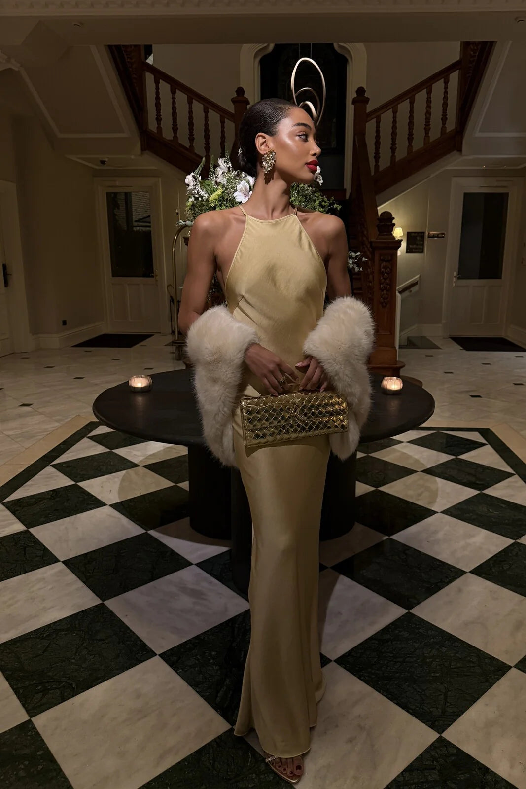 Vestido Longo de Festa Acetinado com Costas Nuas e Alças de Cristais – Fabiana