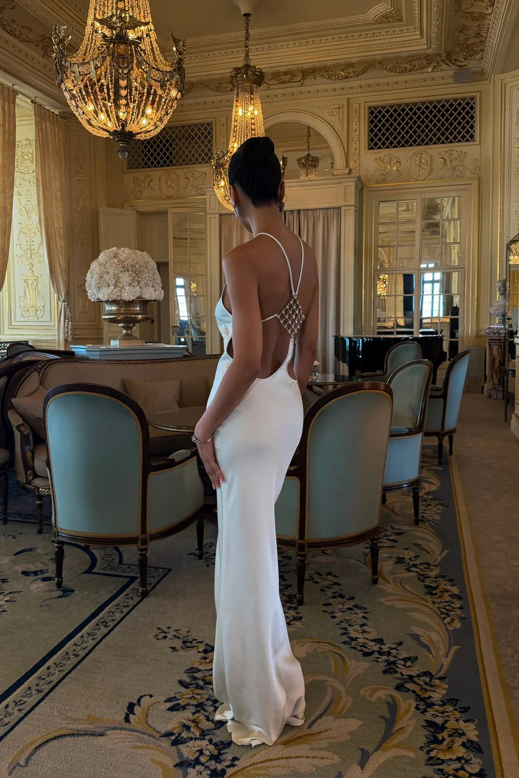 Vestido Longo de Festa Acetinado com Costas Nuas e Alças de Cristais – Fabiana