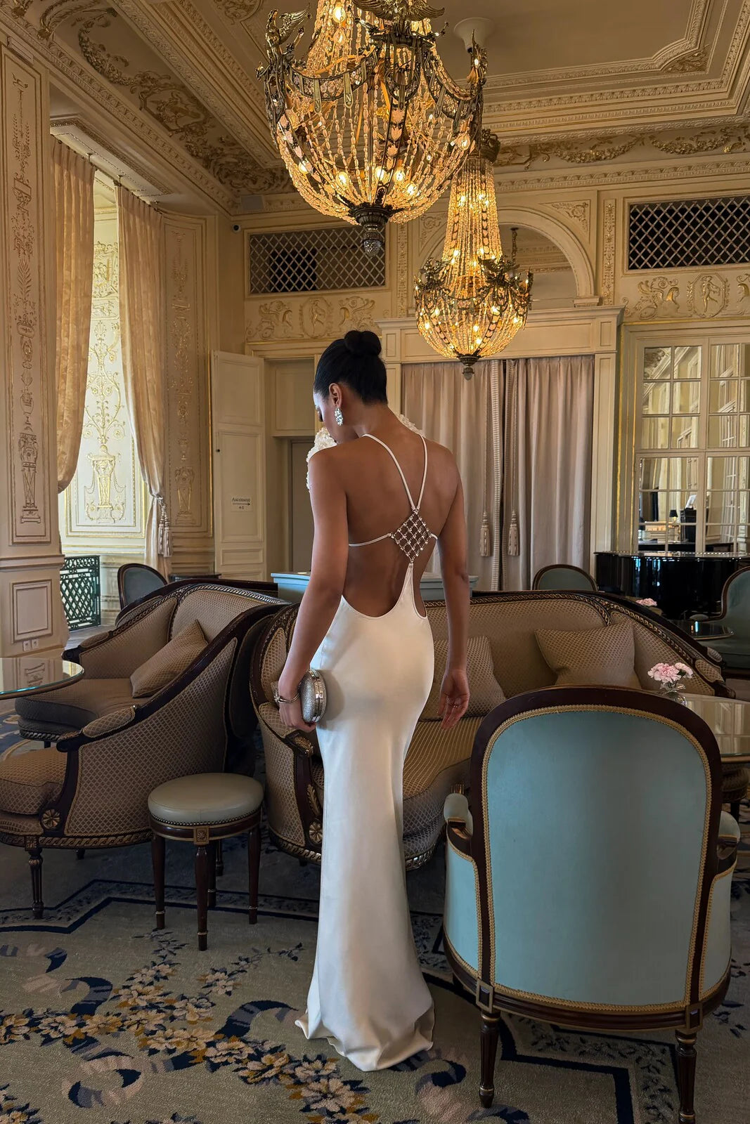 Vestido Longo de Festa Acetinado com Costas Nuas e Alças de Cristais – Fabiana