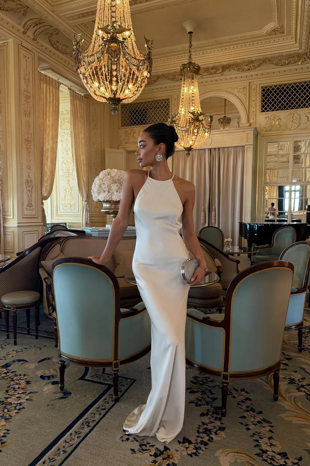 Vestido Longo de Festa Acetinado com Costas Nuas e Alças de Cristais – Fabiana