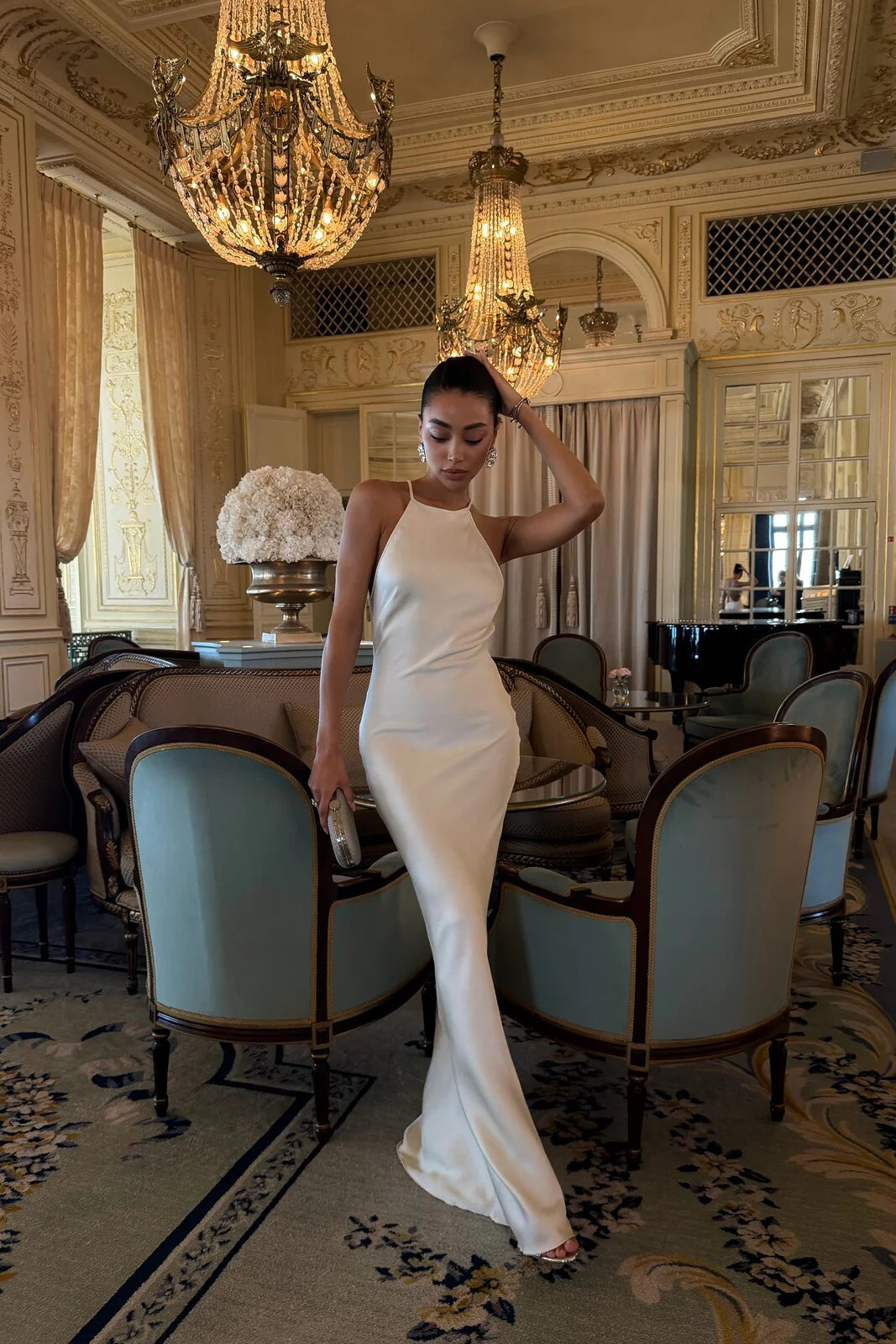 Vestido Longo de Festa Acetinado com Costas Nuas e Alças de Cristais – Fabiana