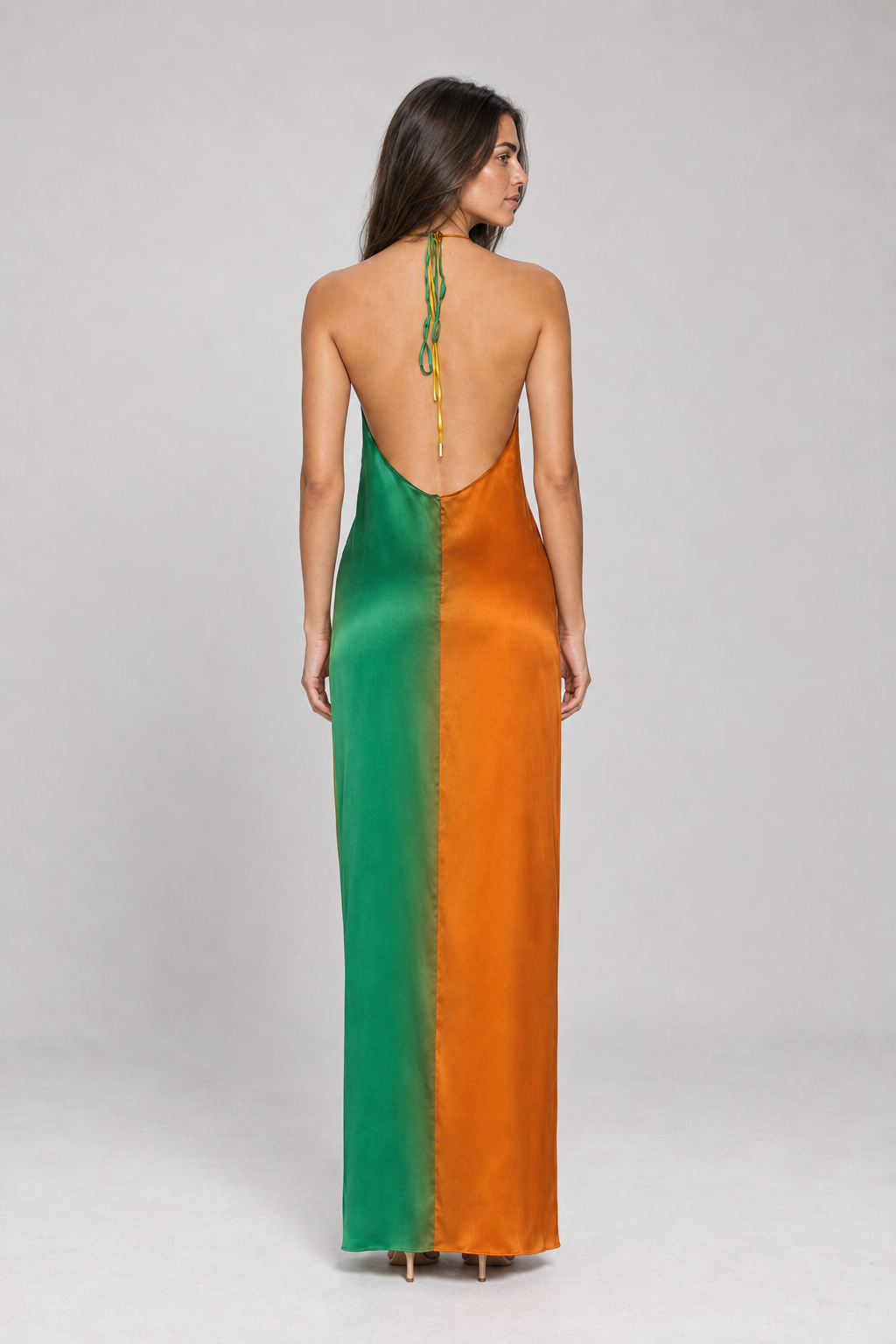 Vestido Longo de Cetim Ombré Multicolor com Gola Halter – Bianca