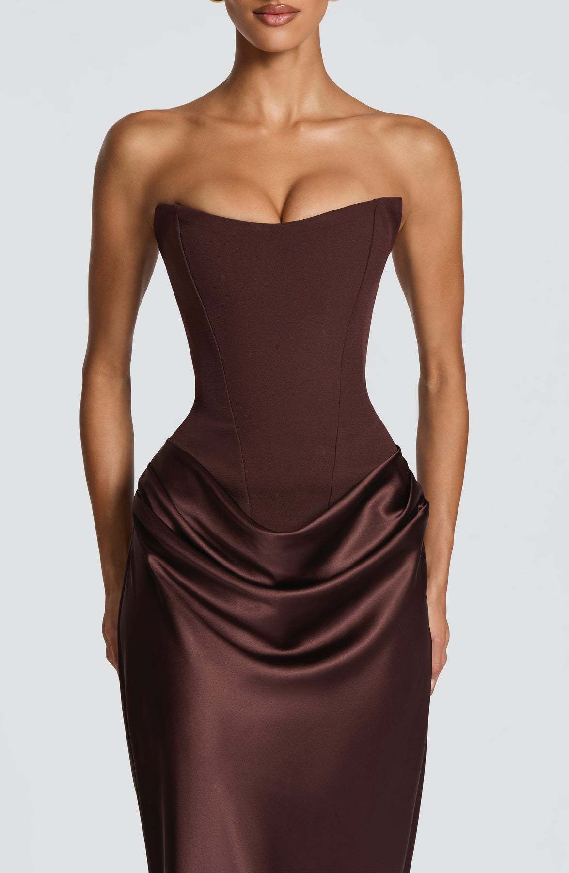 Vestido Longo Acetinado Tomara que Caia com Faixa na Cintura – Elisabete