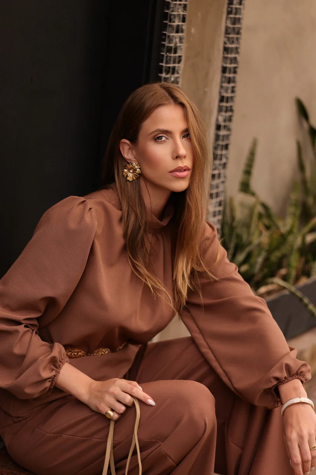 Blusa Feminina de Alfaiataria com Mangas Bufantes – Alana