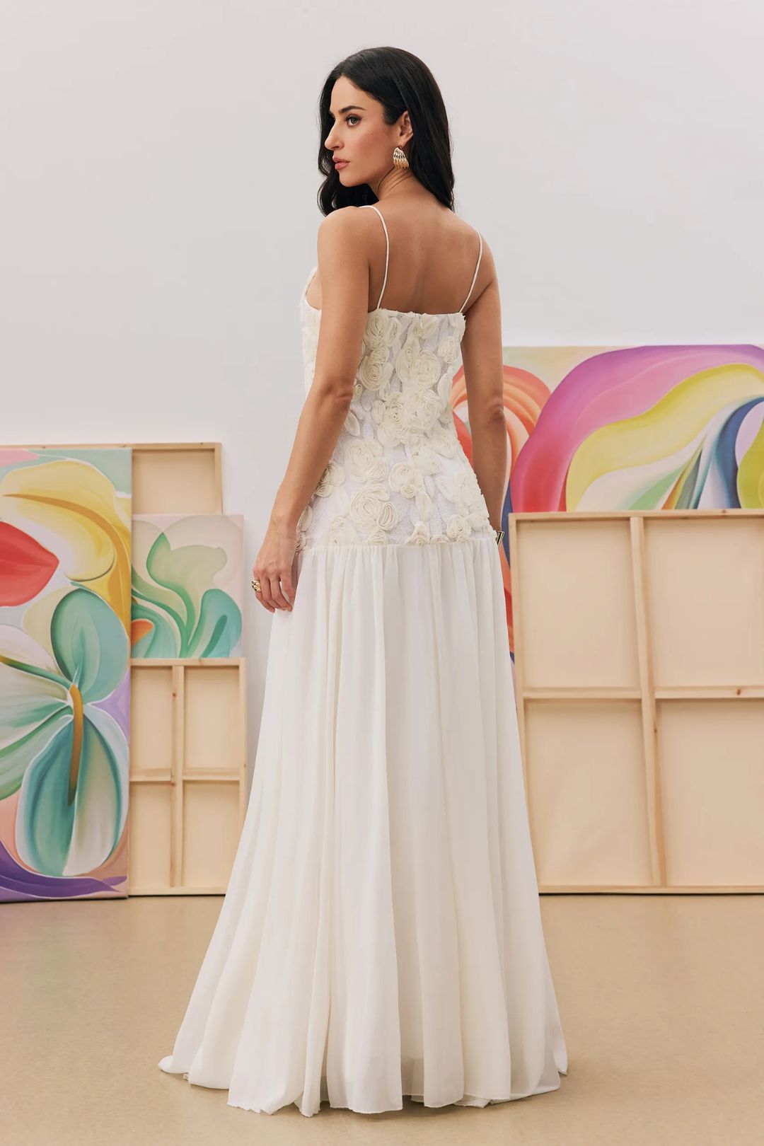 Vestido Longo de Festa Branco com Flores 3D e Alças Finas – Eduarda