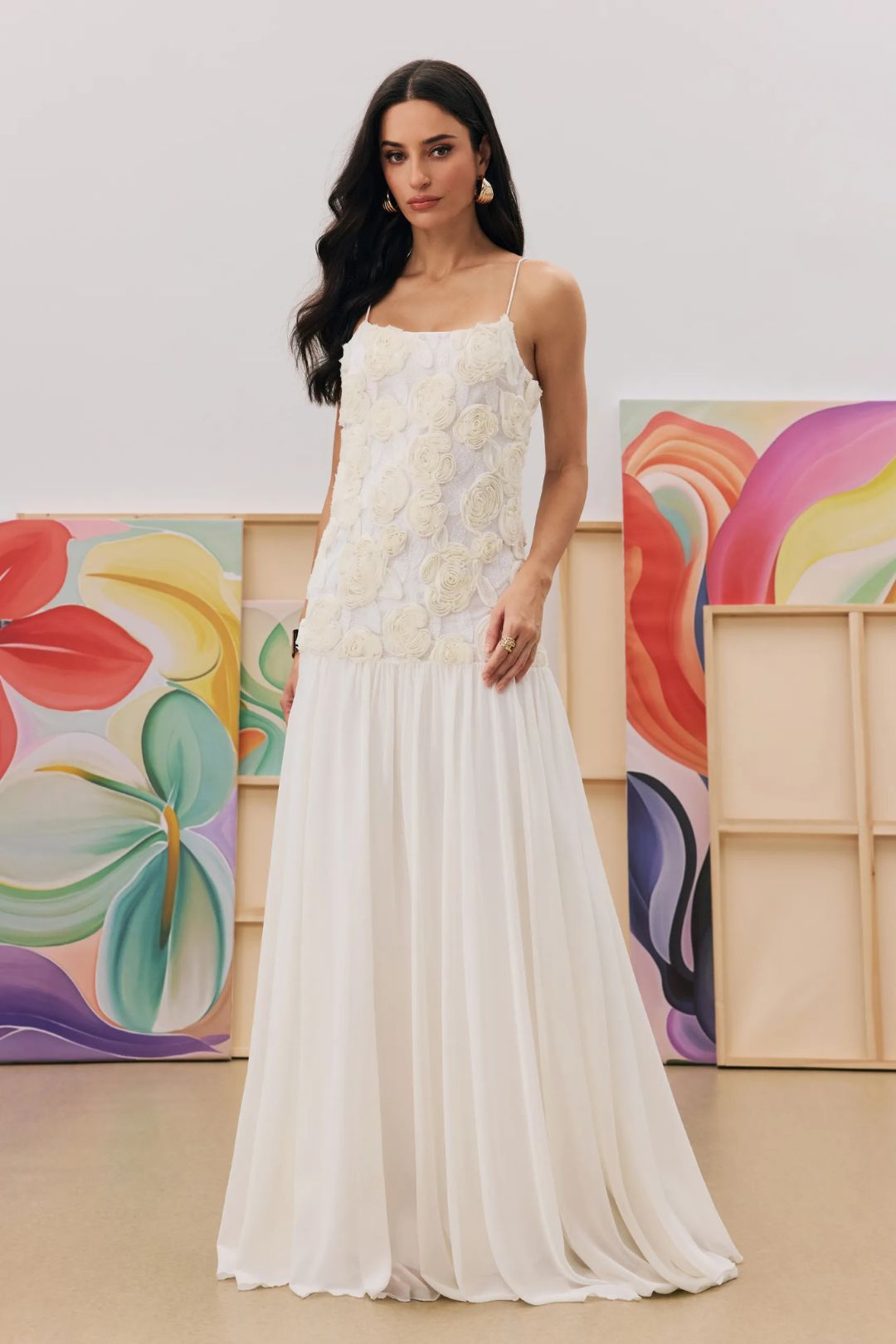 Vestido Longo de Festa Branco com Flores 3D e Alças Finas – Eduarda