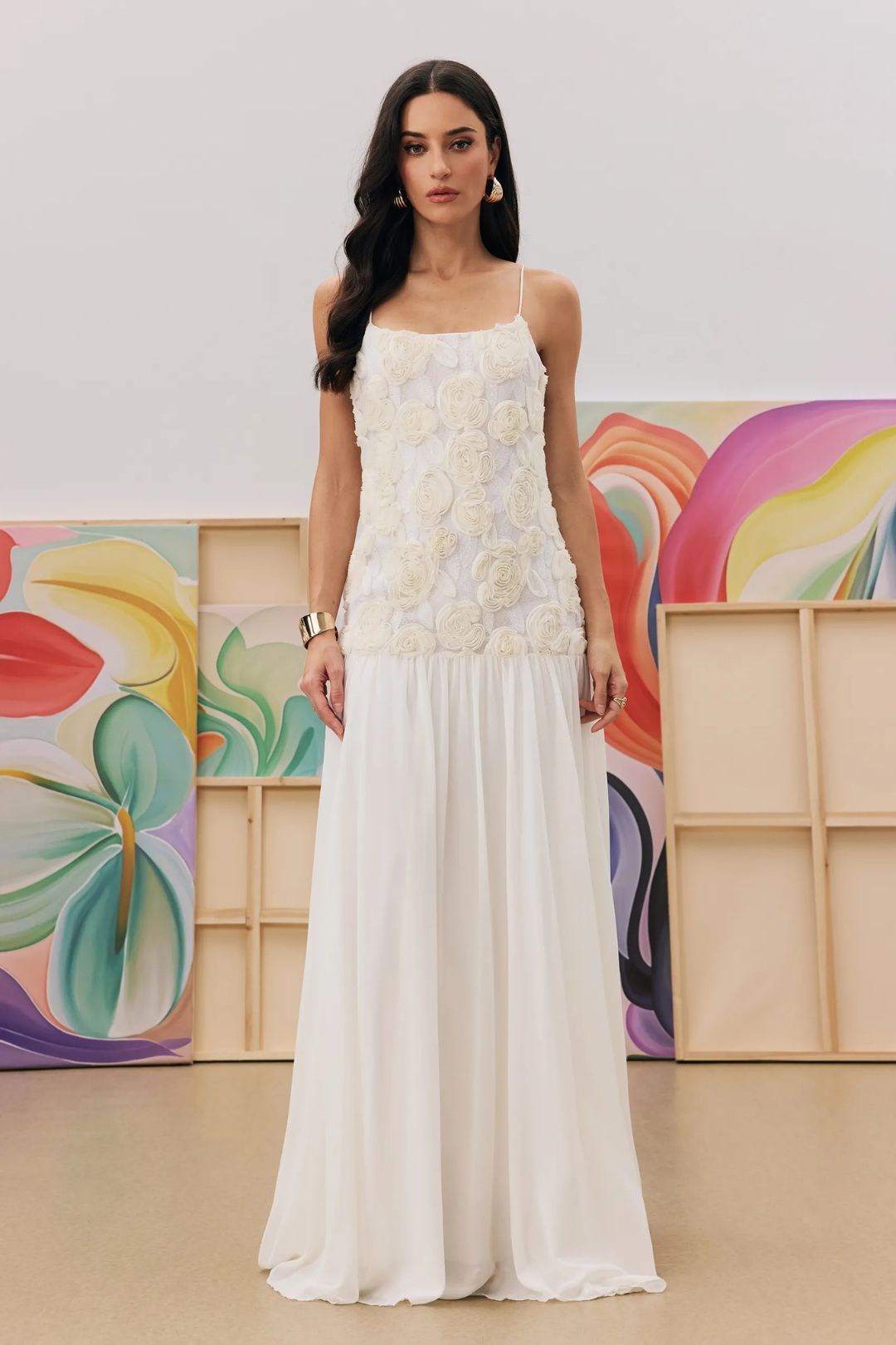 Vestido Longo de Festa Branco com Flores 3D e Alças Finas – Eduarda