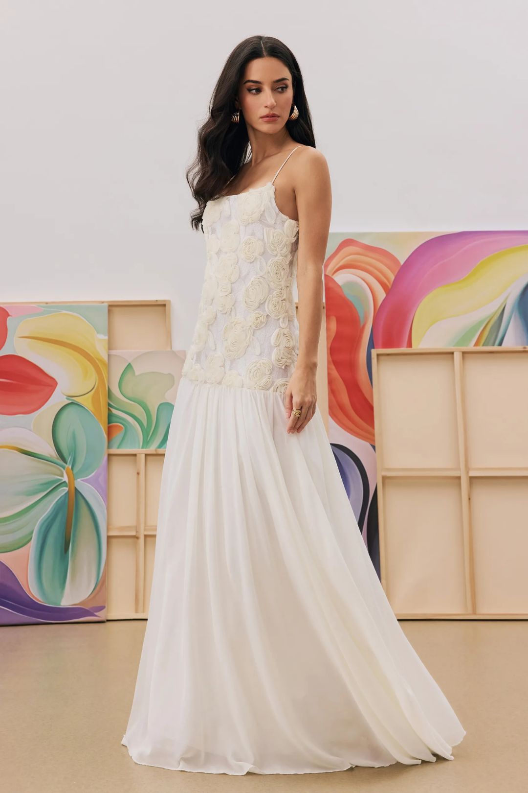 Vestido Longo de Festa Branco com Flores 3D e Alças Finas – Eduarda