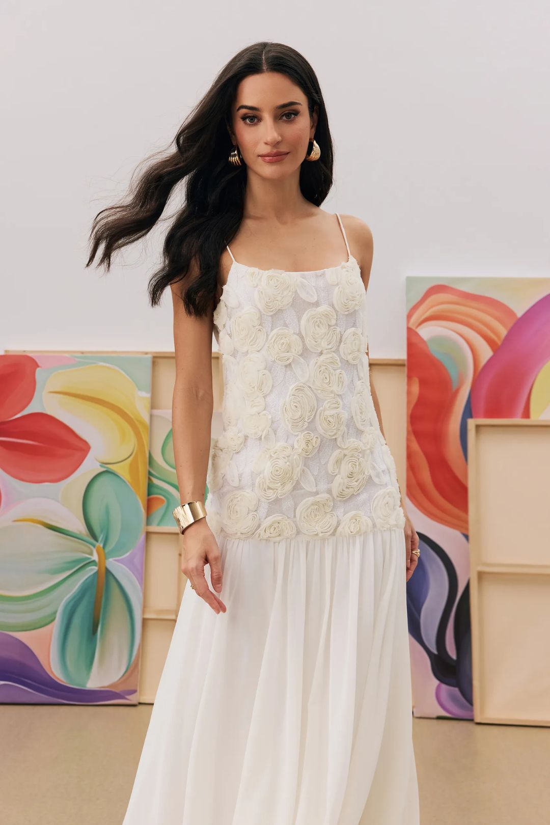 Vestido Longo de Festa Branco com Flores 3D e Alças Finas – Eduarda