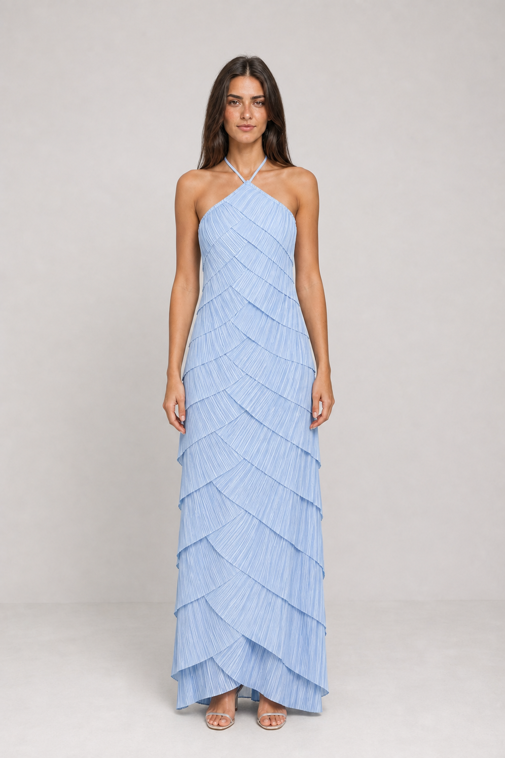 Vestido Longo Plissado Azul Claro com Gola Halter – Beatriz