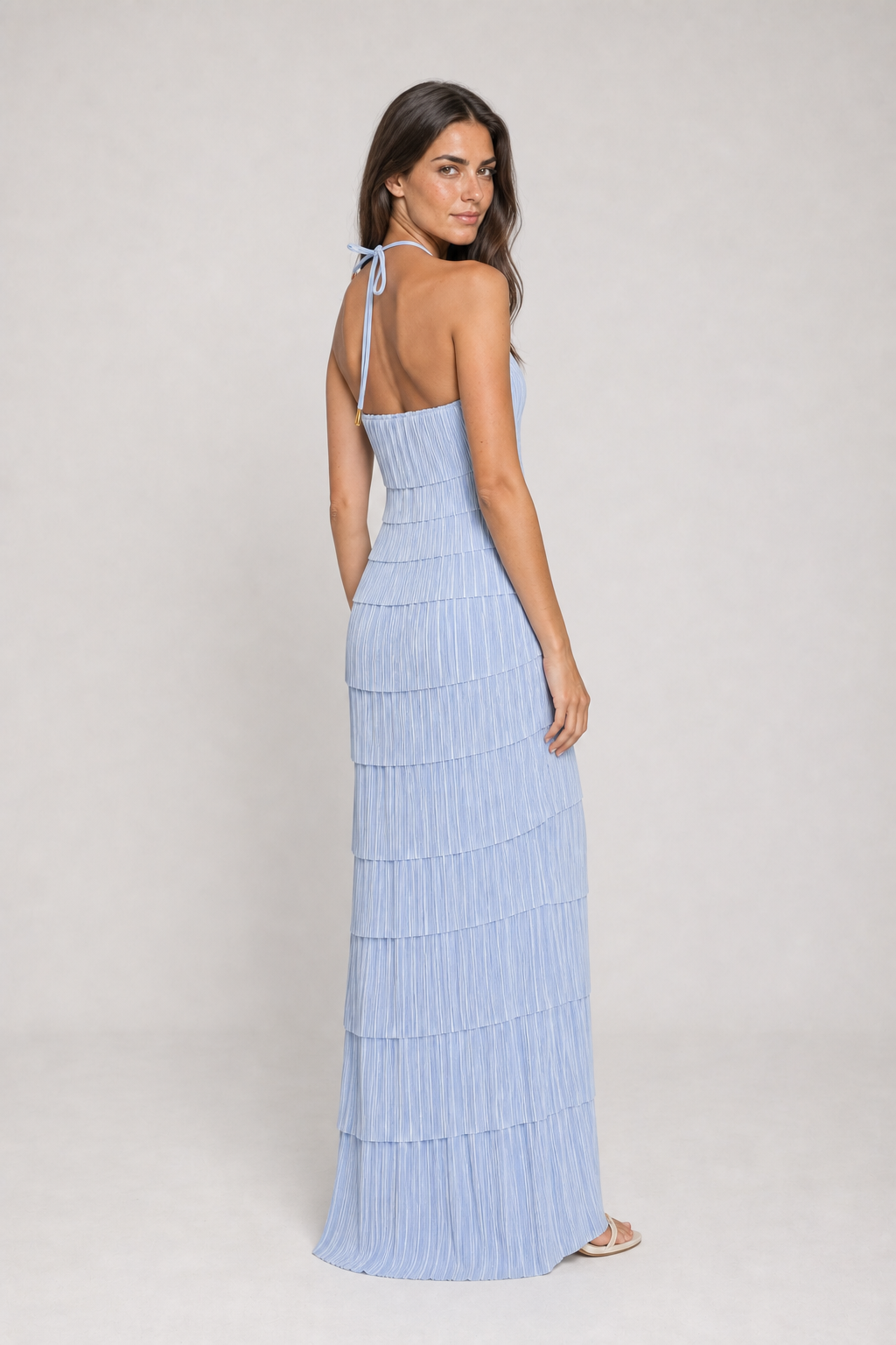Vestido Longo Plissado Azul Claro com Gola Halter – Beatriz