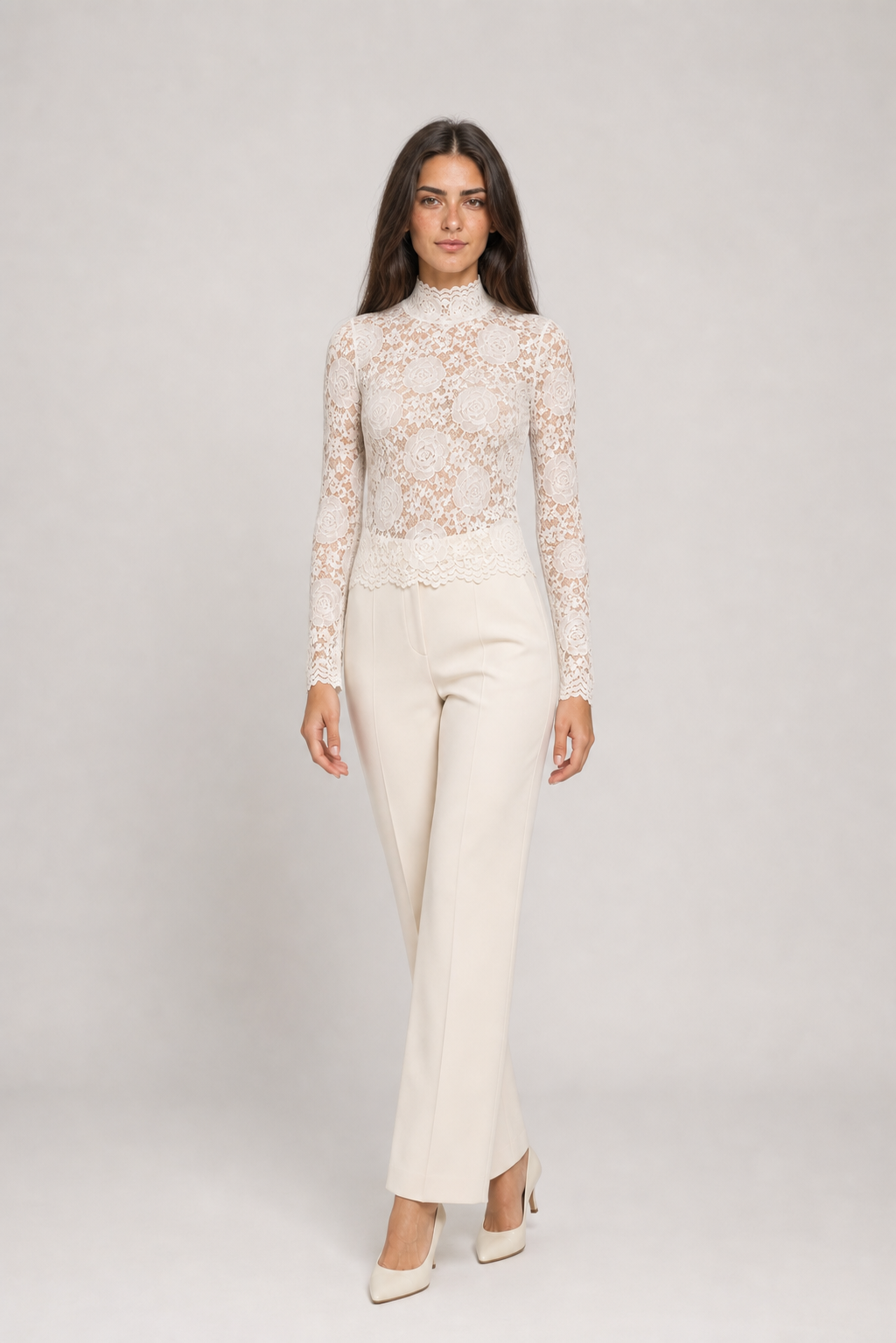 Blusa Feminina de Renda Floral Transparente com Gola Alta e Manga Longa – Isabel