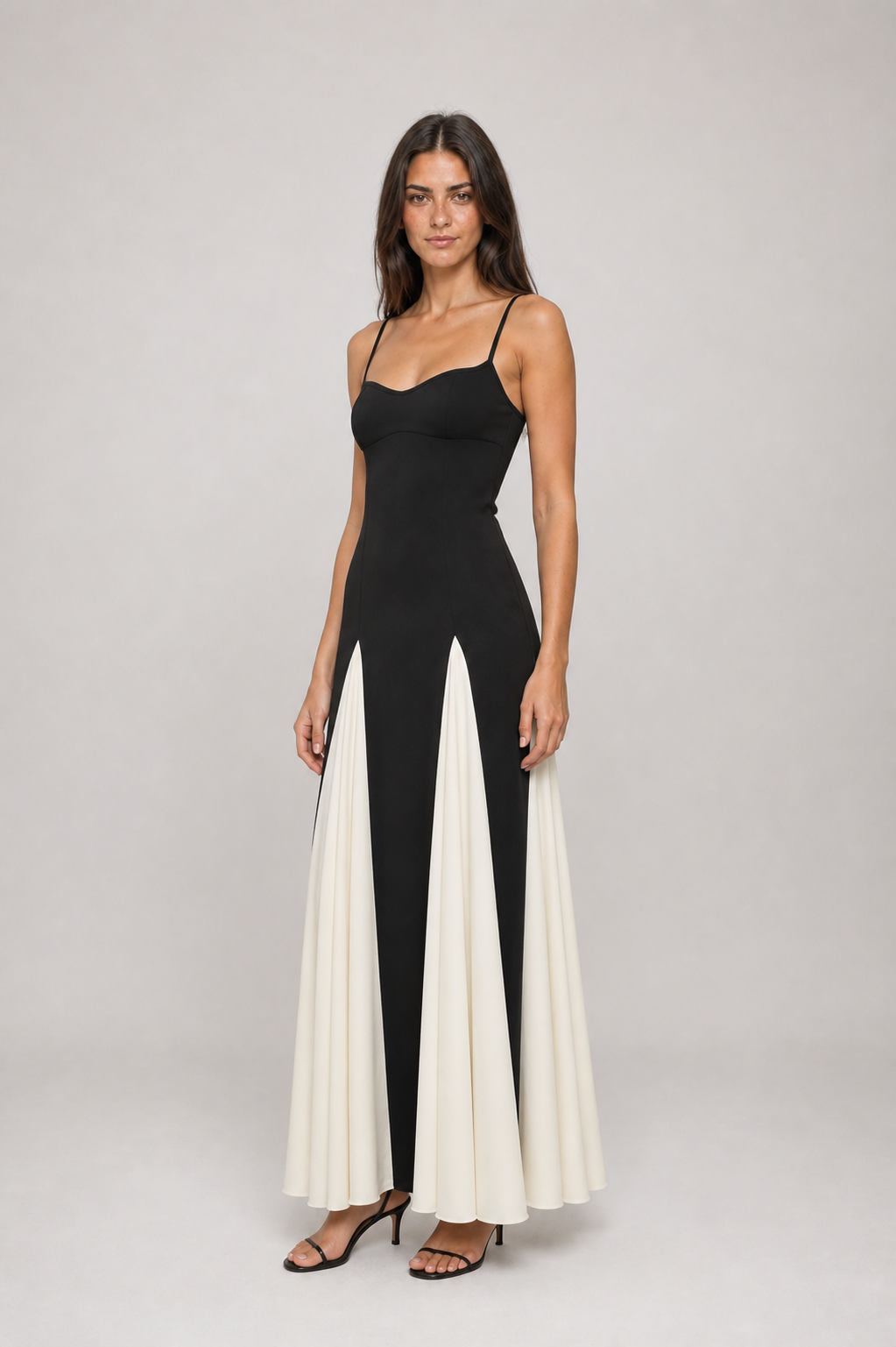 Vestido Longo de Festa Preto e Off-White com Alças Finas e Saia em Painéis – Camila