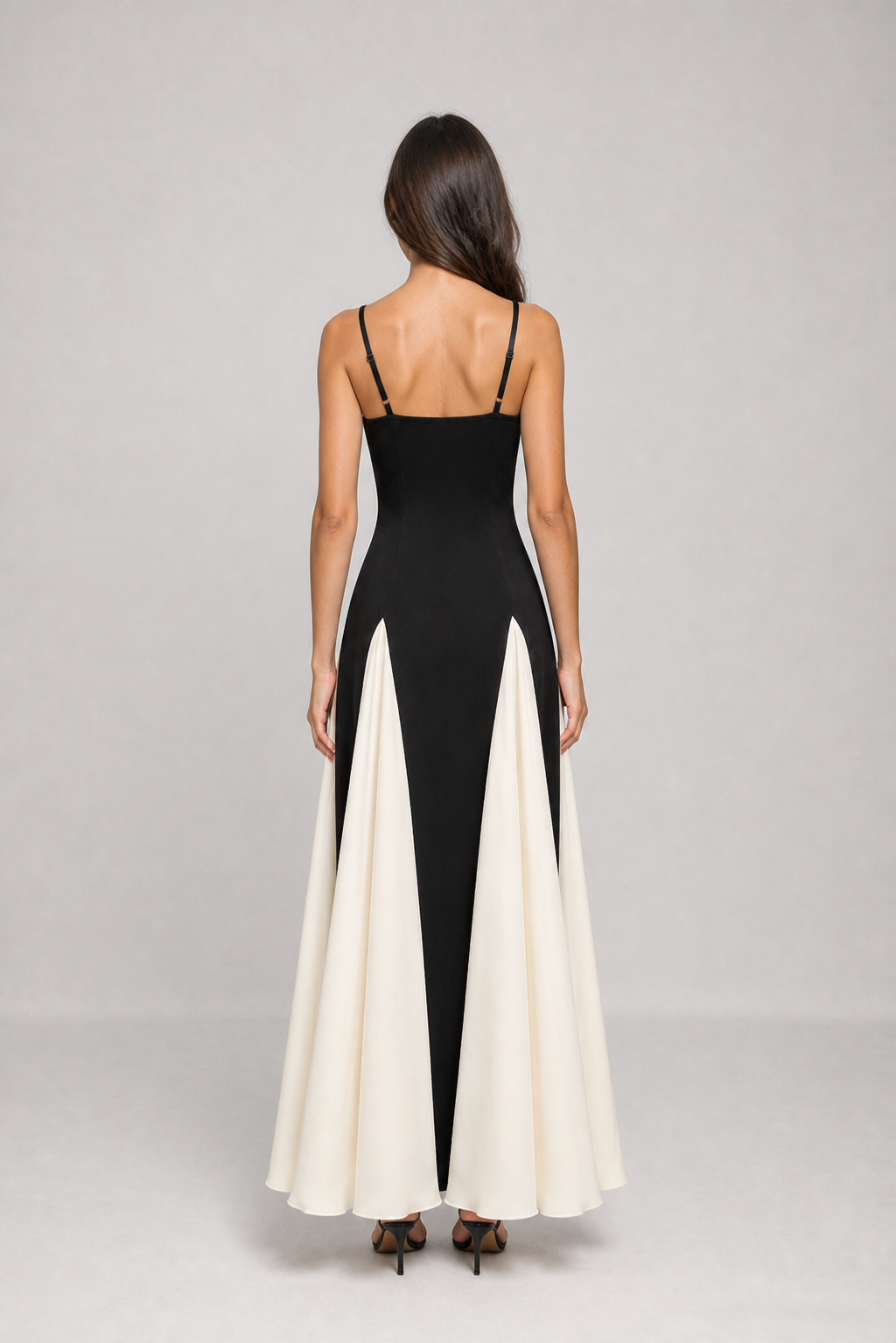 Vestido Longo de Festa Preto e Off-White com Alças Finas e Saia em Painéis – Camila